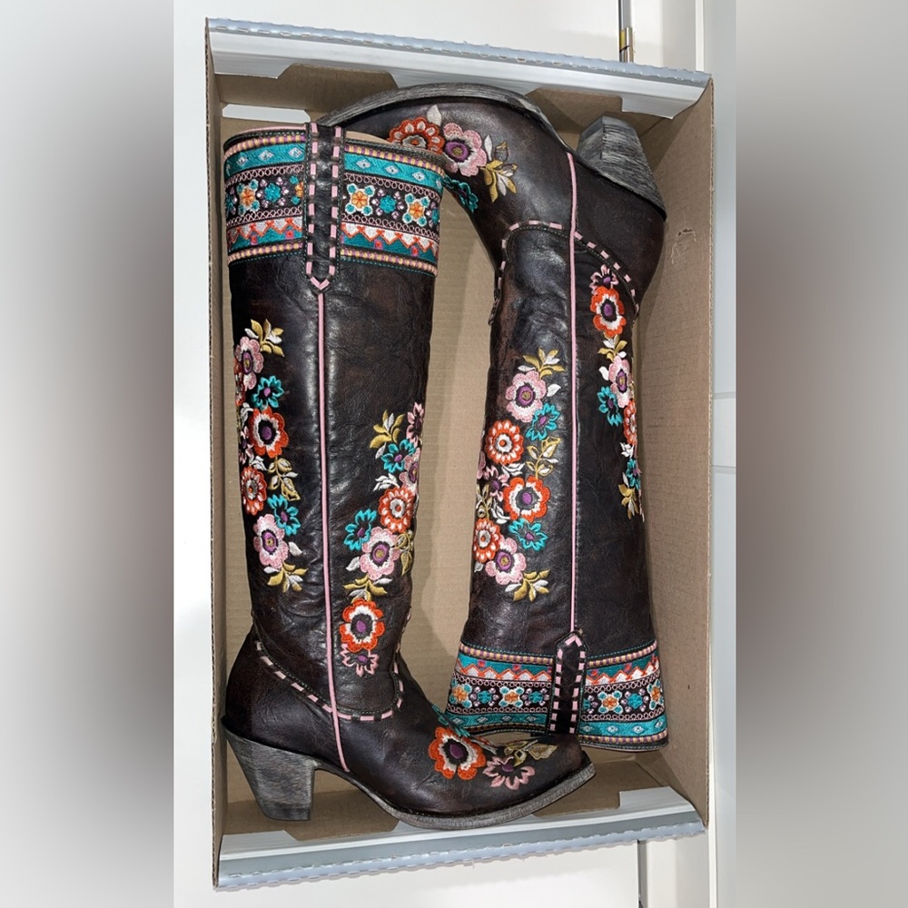 Embroidered Floral Knee-High Boots - Multicolor - Picture 7 of 9
